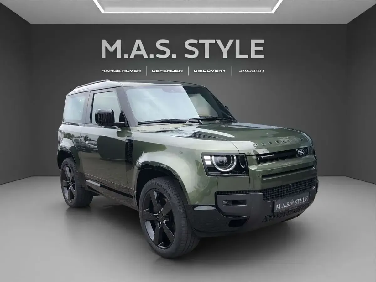 Neu Land Rover Defender HSE Dynamic 426 PS (313 kW) 2026 Woolstone green SUV