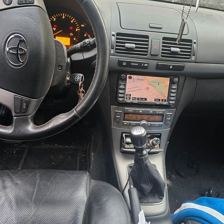 Silber Gebraucht 2008 Toyota Avensis Team Kombi | 1.300 € (Superpreis) - Bild 1/4