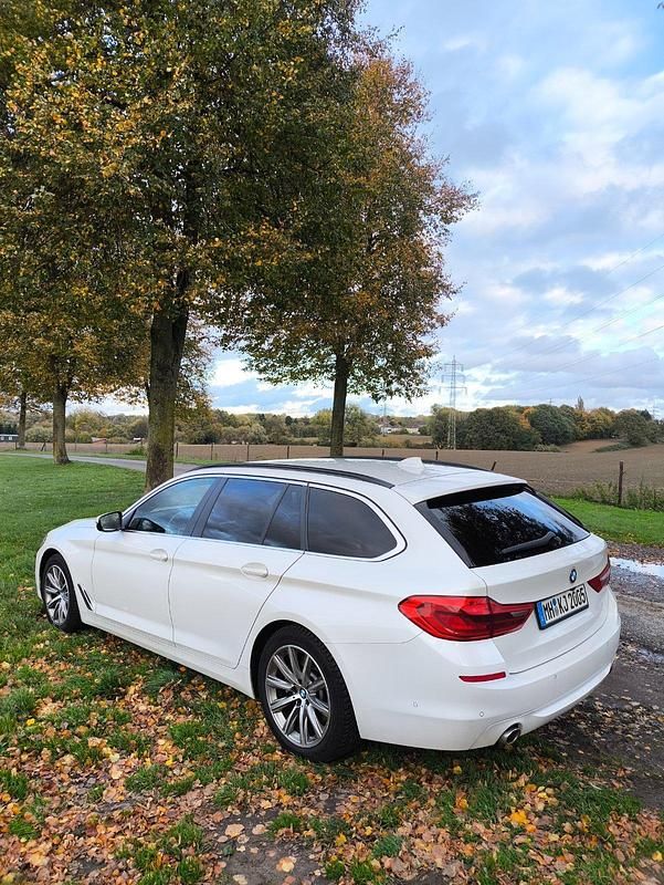 Gebraucht BMW 520 Luxury Line 190 PS (139 kW) 2018 Schwarz Kombi