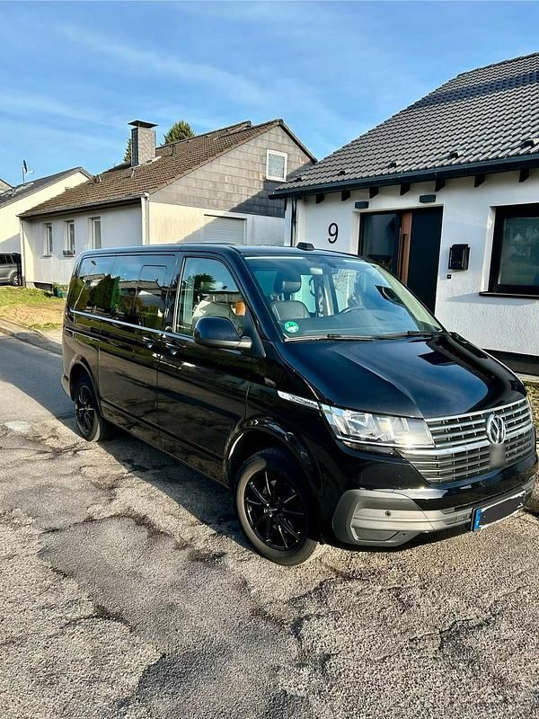 Gebraucht VW Multivan 150 PS (110 kW) 2022 Schwarz Van / Kleinbus