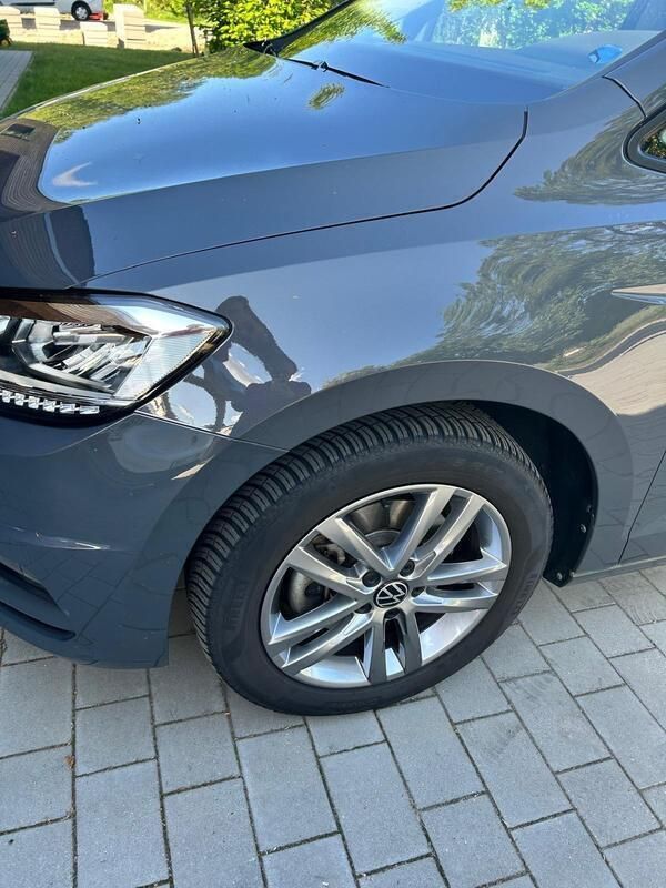 Grau Gebraucht 2022 VW Touran Comfortline Van / Kleinbus | 28.500 € (Guter Preis) - Bild 1/4