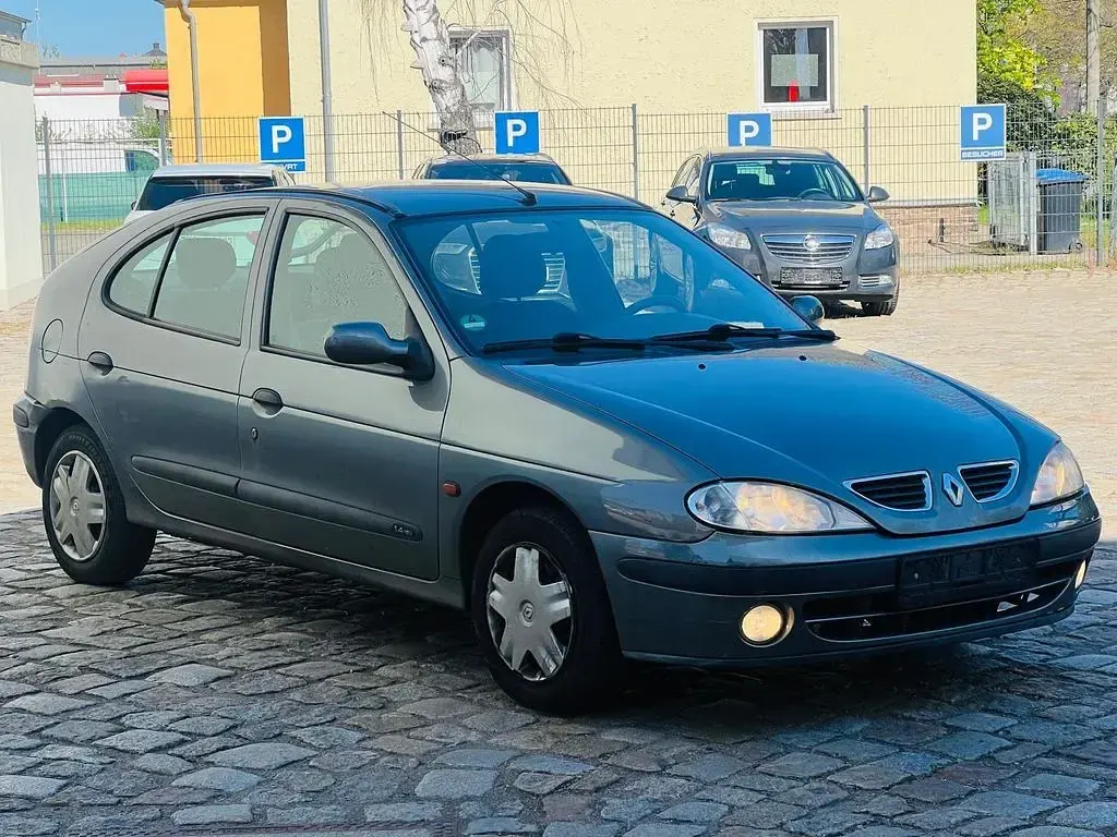 Gebraucht Renault Mégane II Authentique 95 PS (69 kW) 2002 Grau Limousine