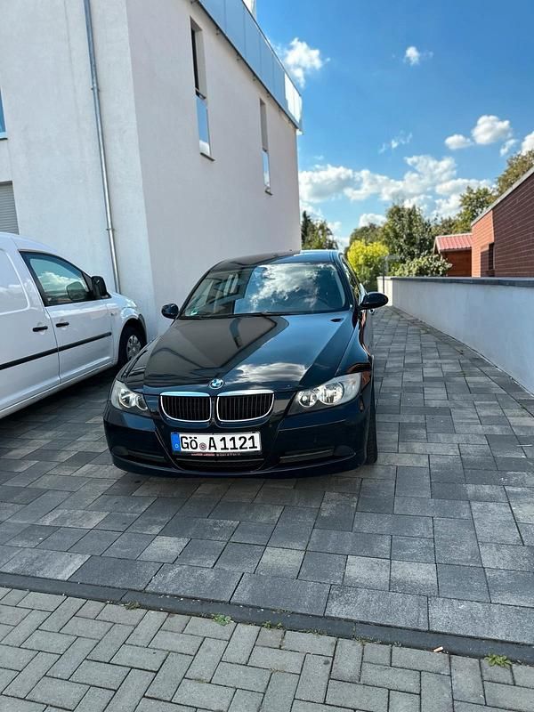 Schwarz Gebraucht 2008 BMW 320 Limousine | 2.600 € (Superpreis) - Bild 1/4