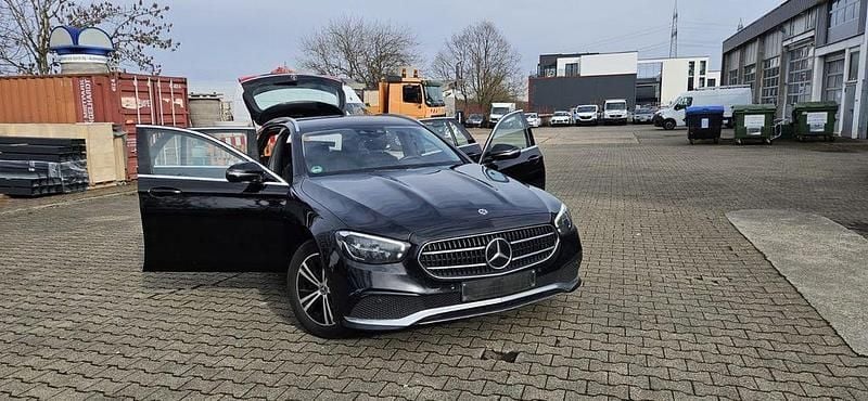 Gebraucht Mercedes E220 200 PS (147 kW) 2022 Schwarz Kombi