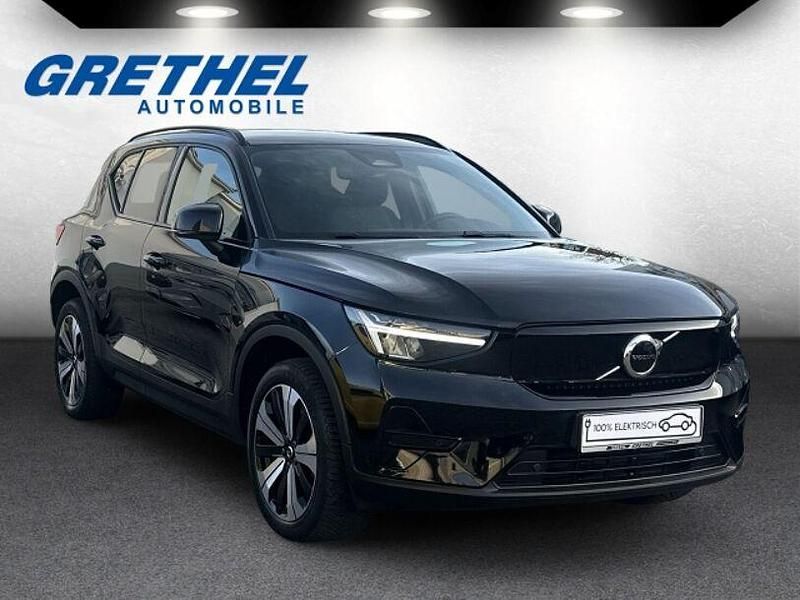Black solid (stone) / solid Gebraucht 2022 Volvo XC40 Core SUV | 26.580 € (Fairer Preis) - Bild 1/4