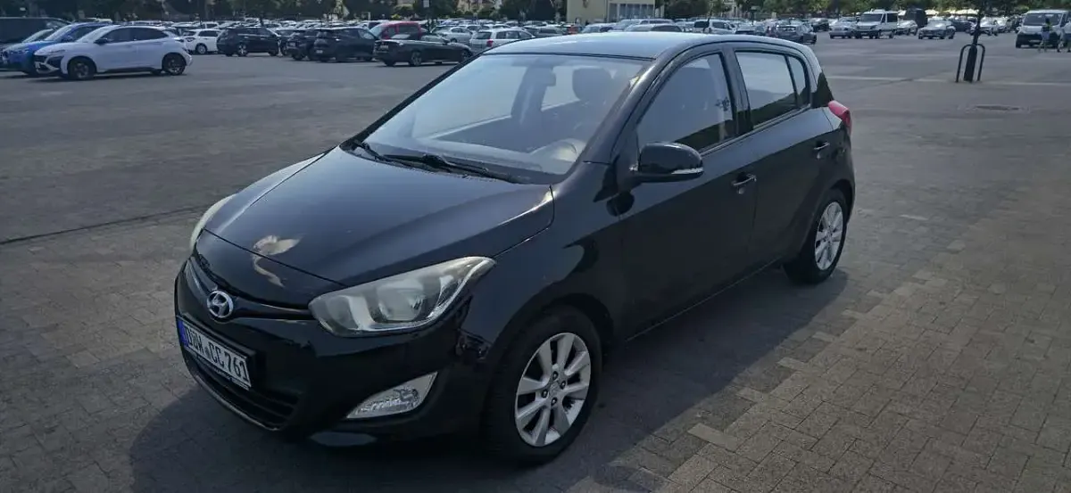 Gebraucht Hyundai i20 Edition 86 PS (63 kW) 2013 Schwarz Kleinwagen