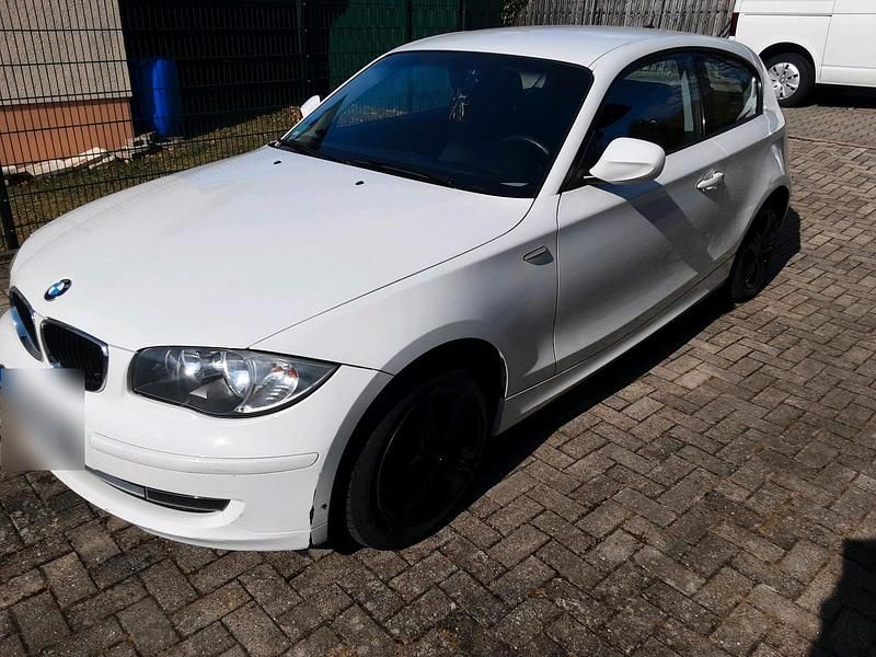 Gebraucht BMW 116 122 PS (89 kW) 2010 Weiß Kleinwagen