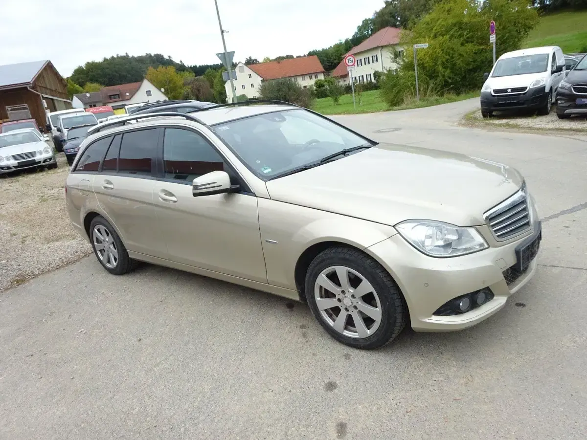 Gebraucht Mercedes C180 156 PS (114 kW) 2011 Beige Kombi