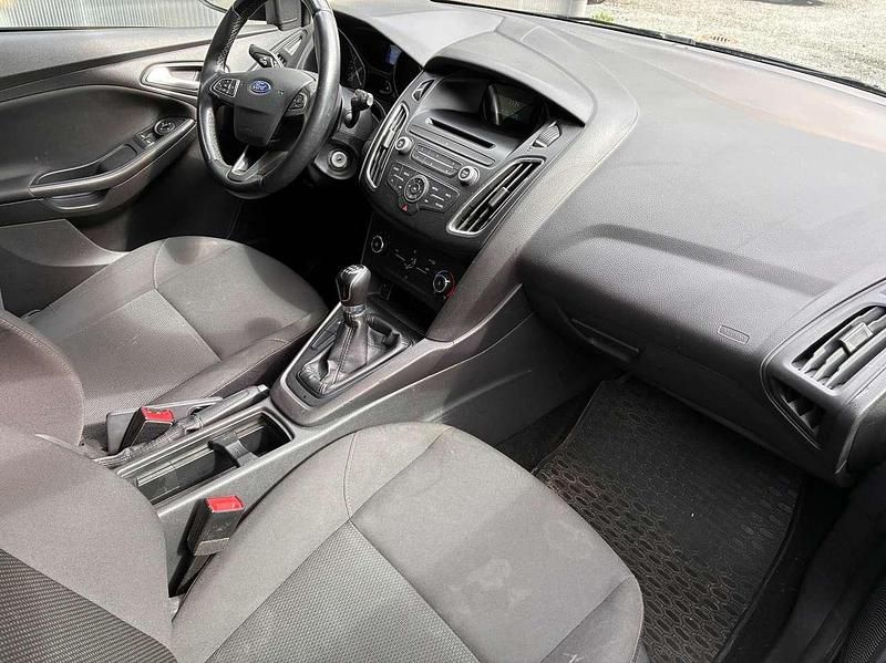 Gebraucht Ford Focus Trend 101 PS (74 kW) 2017 Blau Kombi