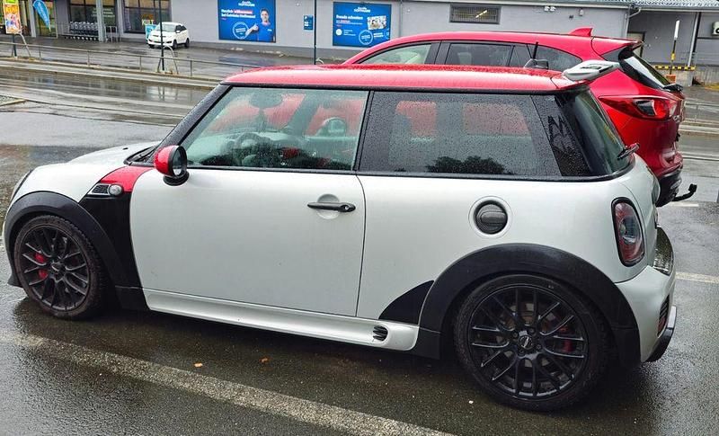 Gebraucht Mini John Cooper Works 211 PS (155 kW) 2011 Silber Kleinwagen