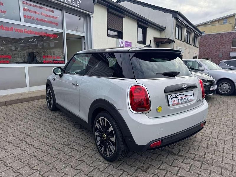 Gebraucht Mini Cooper SE Classic 135 kW (184 PS) 2022 White silver Kleinwagen