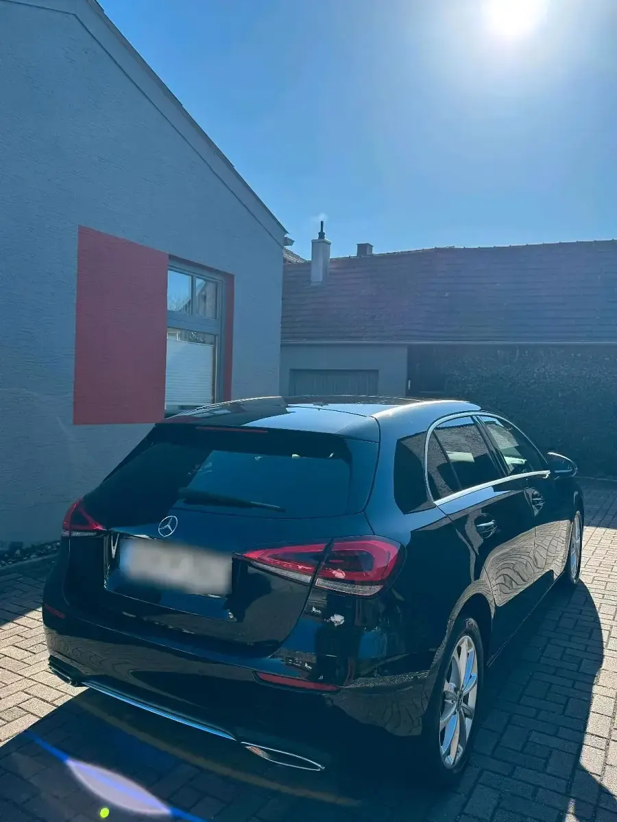 Gebraucht Mercedes A200 163 PS (119 kW) 2020 Schwarz Limousine