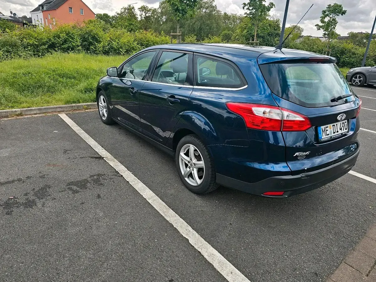 Gebraucht Ford Focus 140 PS (102 kW) 2012 Blau Kombi