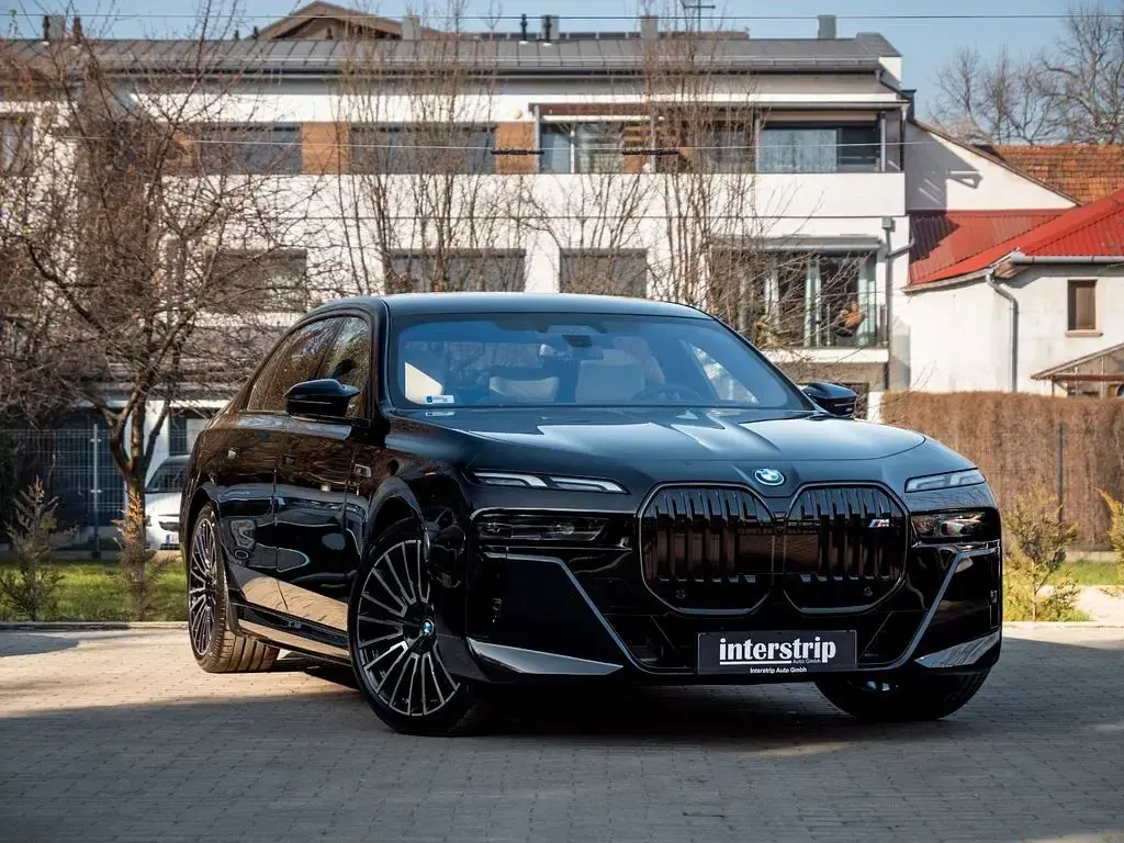 Gebraucht BMW M760e Executive 571 PS (419 kW) 2026 Schwarz Limousine
