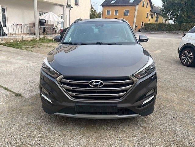 Grau Gebraucht 2016 Hyundai Tucson Premium SUV | 10.900 € (Superpreis) - Bild 1/4