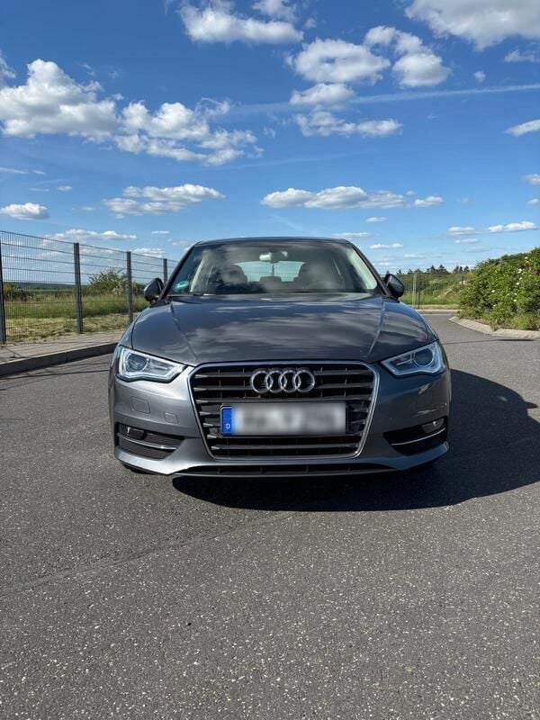 Grau Gebraucht 2014 Audi A3 Limousine | 11.990 € (Superpreis) - Bild 1/4