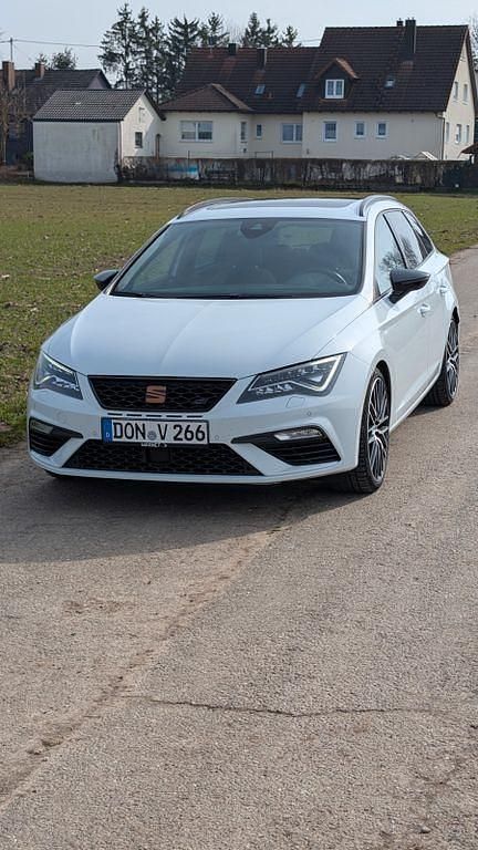 Gebraucht Seat Leon 4Drive 300 PS (220 kW) 2019 Weiß Limousine