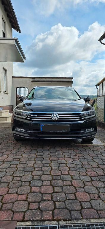 Schwarz Gebraucht 2014 VW Passat Highline Kombi | 18.500 € (Teuer) - Bild 1/4