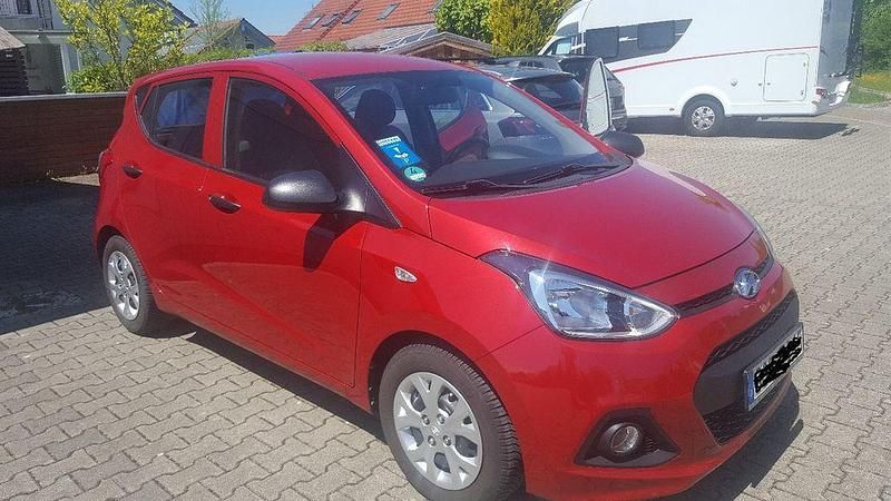 Gebraucht Hyundai i10 Classic 67 PS (49 kW) 2016 Rot Kleinwagen