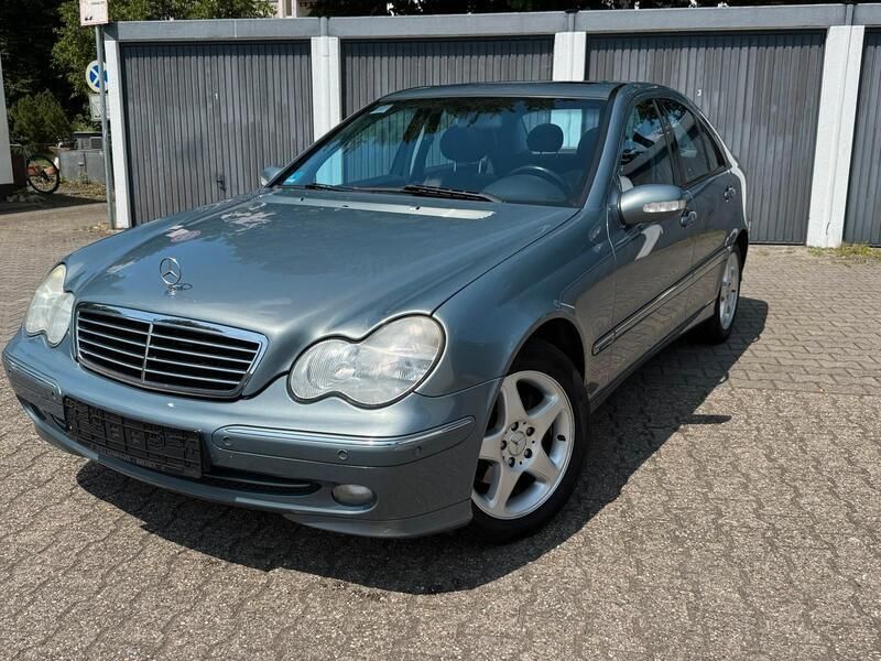 Blau Gebraucht 2004 Mercedes C180 Avantgarde Limousine | 3.490 € (Fairer Preis) - Bild 1/4