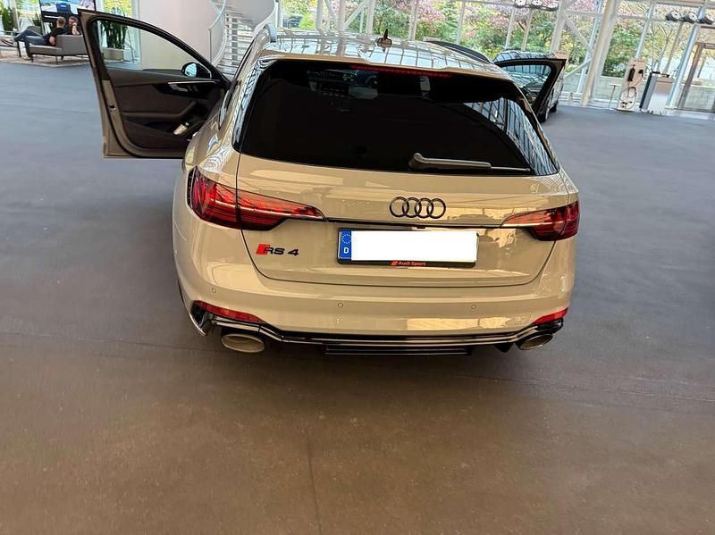 Gebraucht Audi RS4 Performance 450 PS (330 kW) 2023 Grau Kombi