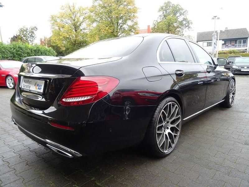 Gebraucht Mercedes E350 Avantgarde 258 PS (189 kW) 2016 Schwarz Limousine