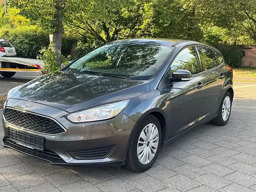 Gebraucht Ford Focus 101 PS (74 kW) 2016 Grau Limousine