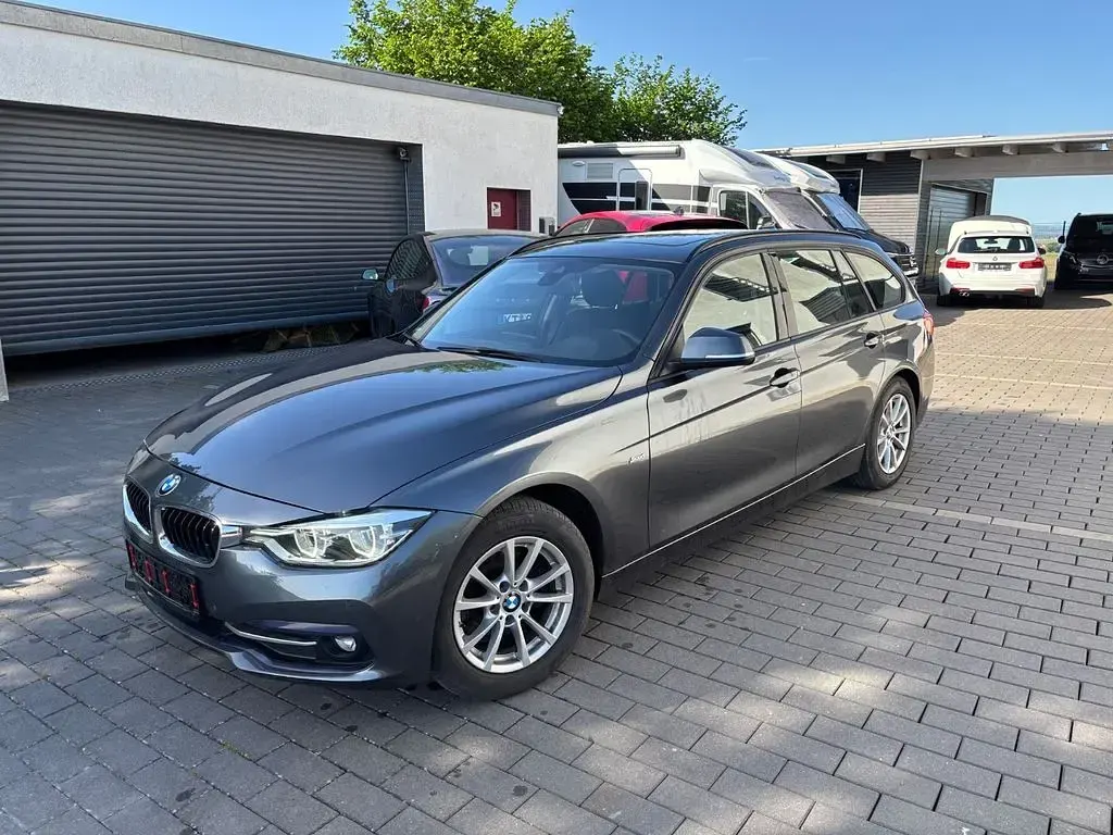 Gebraucht BMW 320 Sport Line 190 PS (139 kW) 2015 Grau Limousine