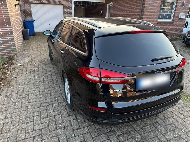 Gebraucht Ford Mondeo Titanium 165 PS (121 kW) 2019 Schwarz Kombi