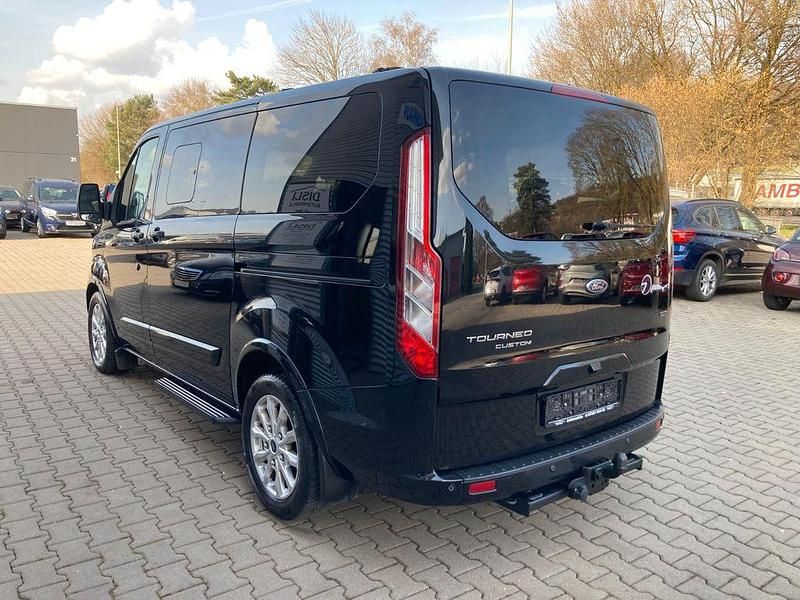 Gebraucht Ford Tourneo 170 PS (125 kW) 2018 Shadow black Kombi
