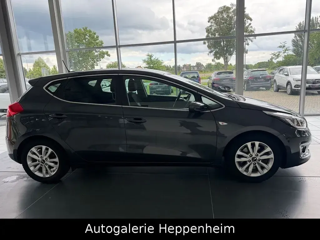 Gebraucht Kia Ceed 135 PS (99 kW) 2016 Dark gun metal Kleinwagen