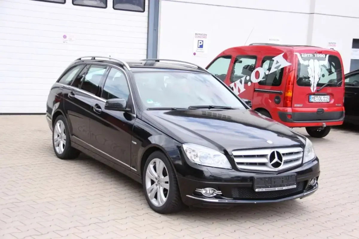 Gebraucht Mercedes C250 204 PS (150 kW) 2011 Obsidianschwarz Kombi