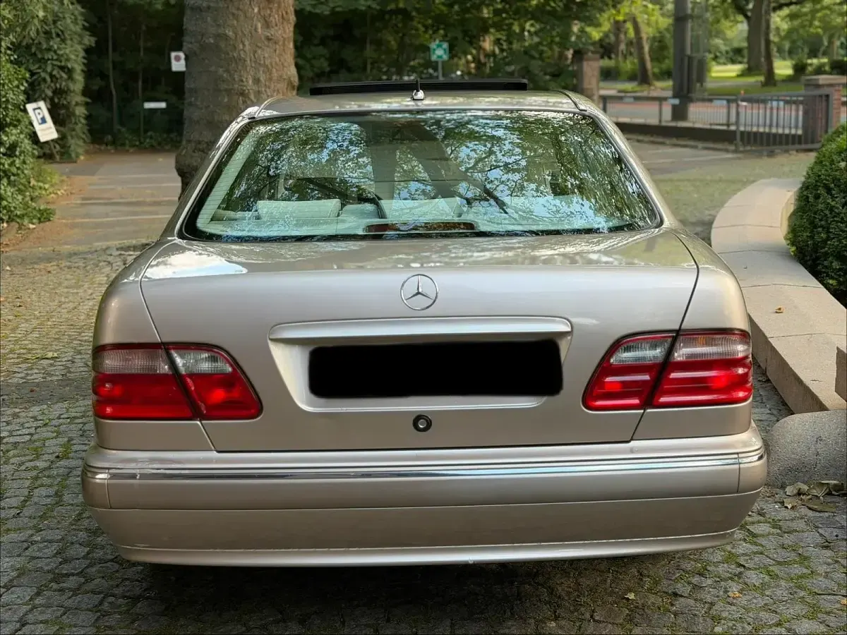 Gebraucht Mercedes E320 Elegance 224 PS (164 kW) 2001 Gold Limousine
