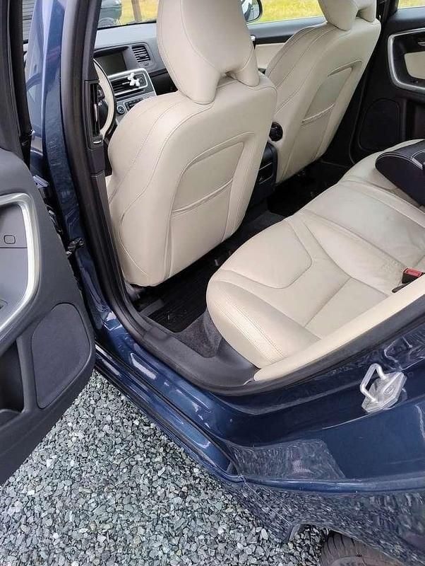 Gebraucht Volvo S60 Momentum 114 PS (83 kW) 2014 Blau Limousine