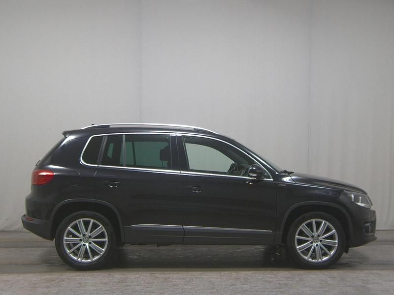 Gebraucht VW Tiguan LOUNGE 125 PS (91 kW) 2016 Deep black perleffekt SUV
