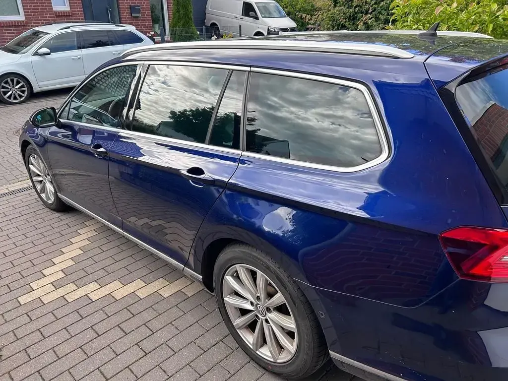 Gebraucht VW Passat Highline 220 PS (161 kW) 2018 Blau Kombi