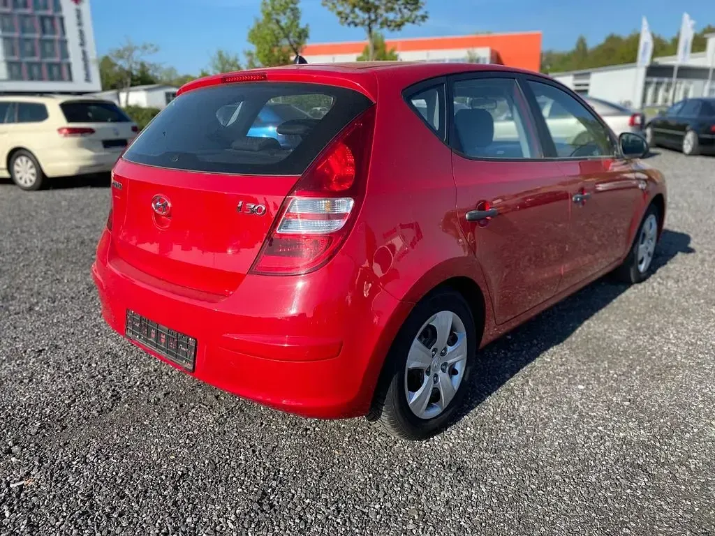 Gebraucht Hyundai i30 Classic 109 PS (80 kW) 2010 Rot Limousine
