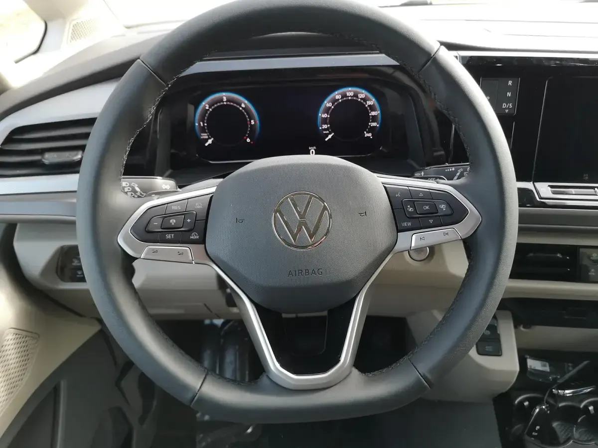 Neu VW California Beach 150 PS (110 kW) 2026 Puregrey Van