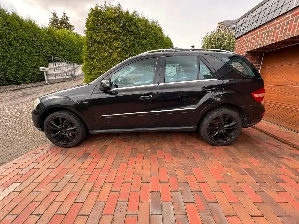 Gebraucht Mercedes ML300 204 PS (150 kW) 2010 Schwarz SUV