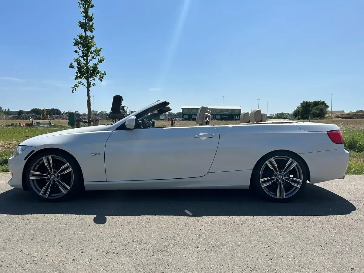 Gebraucht BMW 318 Cabriolet M Sport 143 PS (105 kW) 2011 Weiß Cabrio