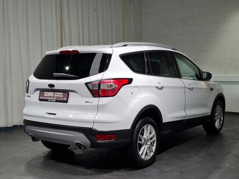 Gebraucht Ford Kuga Titanium 150 PS (110 kW) 2019 Weiß, frozen white SUV