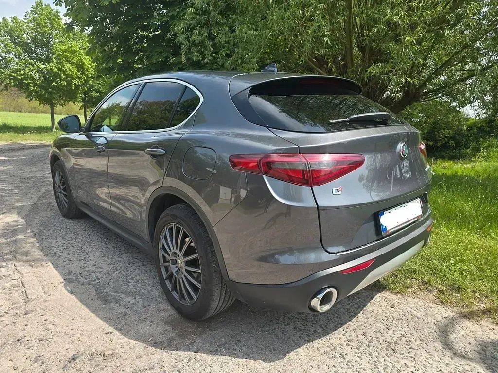 Gebraucht Alfa Romeo Stelvio Super 209 PS (153 kW) 2017 Grau SUV