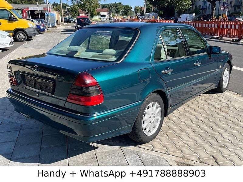 Gebraucht Mercedes C220 Elegance 125 PS (91 kW) 1998 Grün Limousine