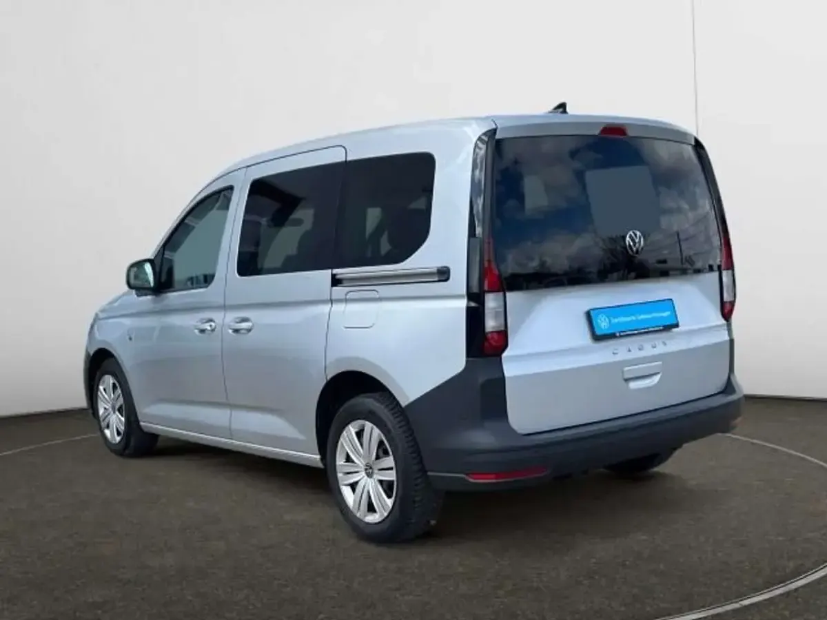 Używany VW Caddy Basis 102 KM (75 kW) 2021 Srebrny Minivan