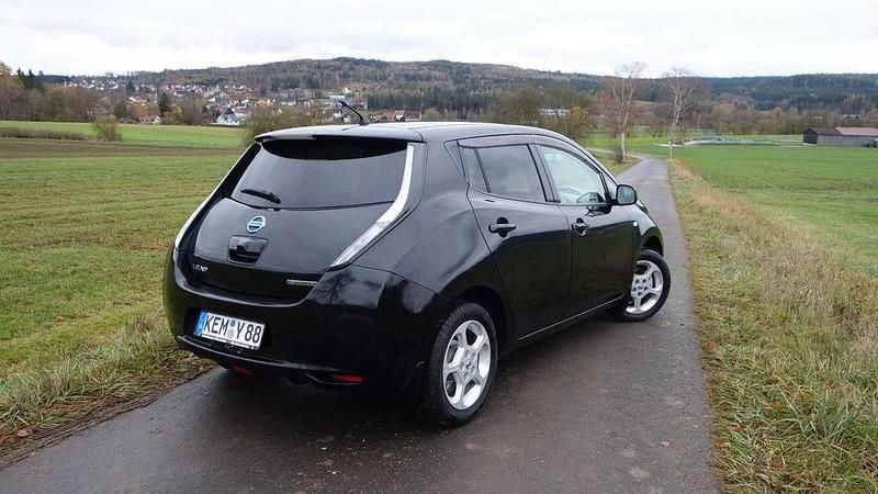 Gebraucht Nissan Leaf Visia 80 kW (109 PS) 2011 Schwarz Kleinwagen