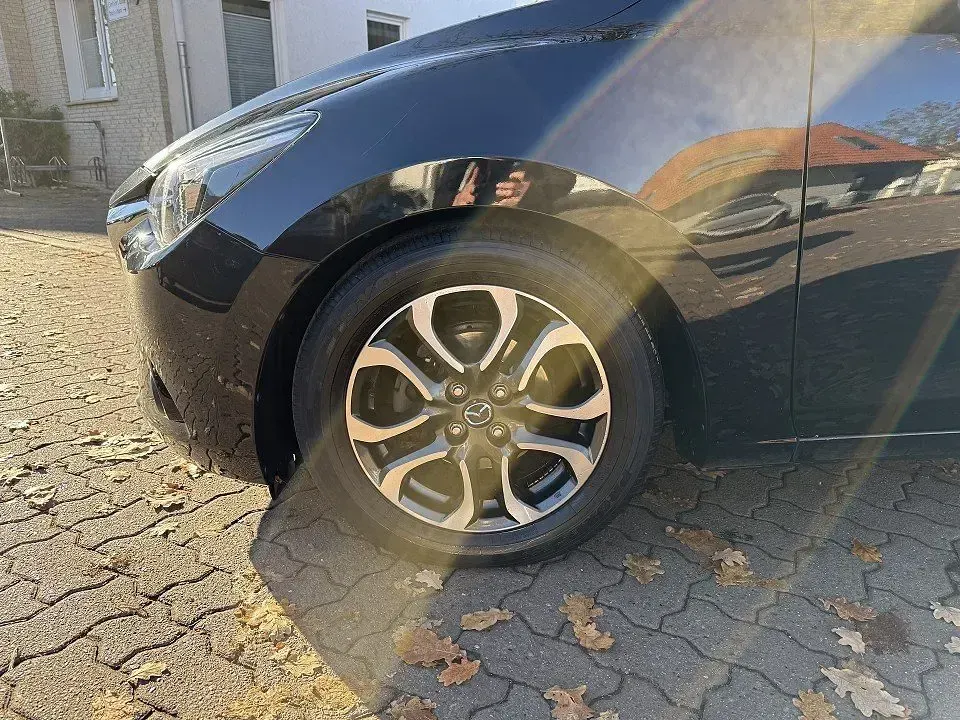 Gebraucht Mazda 2 Edition 90 PS (66 kW) 2015 Schwarz Kleinwagen