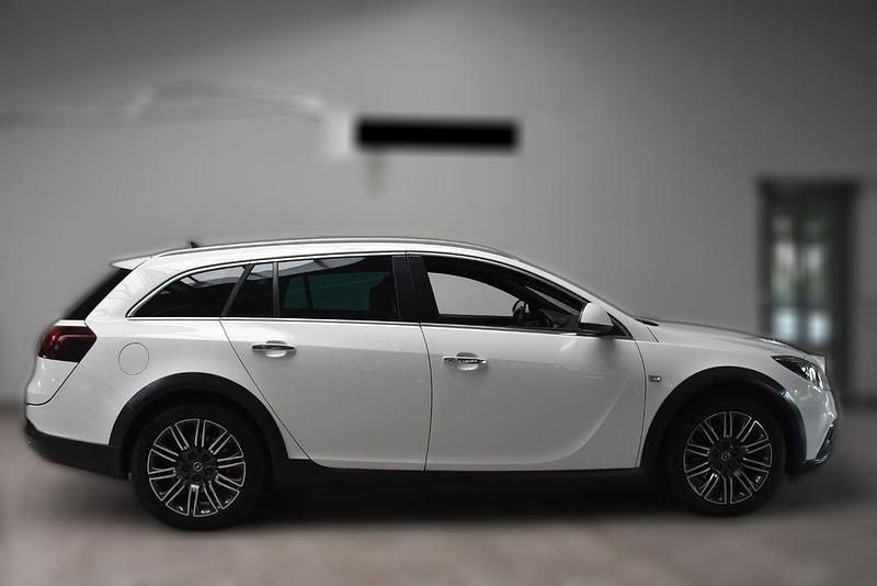 Weiß Gebraucht 2014 Opel Insignia Country Tourer | 15.320 € (Fairer Preis) - Bild 1/4