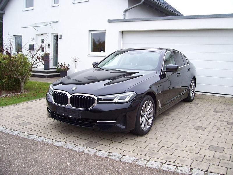 Schwarz Gebraucht 2021 BMW 530e Performance Limousine | 32.990 € (Teuer) - Bild 1/4