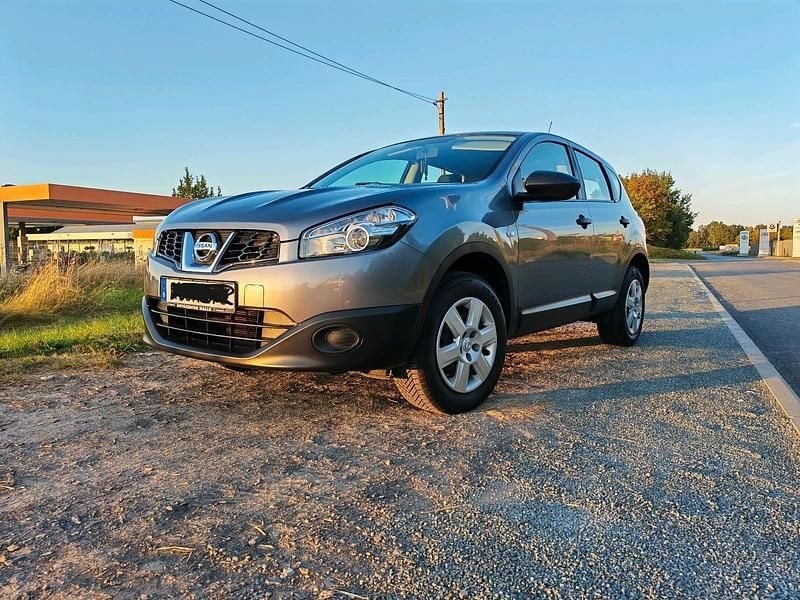 Grau Gebraucht 2011 Nissan Qashqai SUV | 6.499 € (Guter Preis) - Bild 1/4