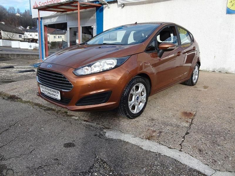Orange Gebraucht 2014 Ford Fiesta SYNC Edition Limousine | 8.499 € (Etwas zu teuer) - Bild 1/4